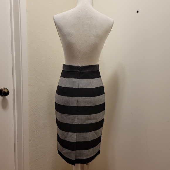 NWT Banana Republic Black Grey Striped Skirt 0P - Picture 2 of 3
